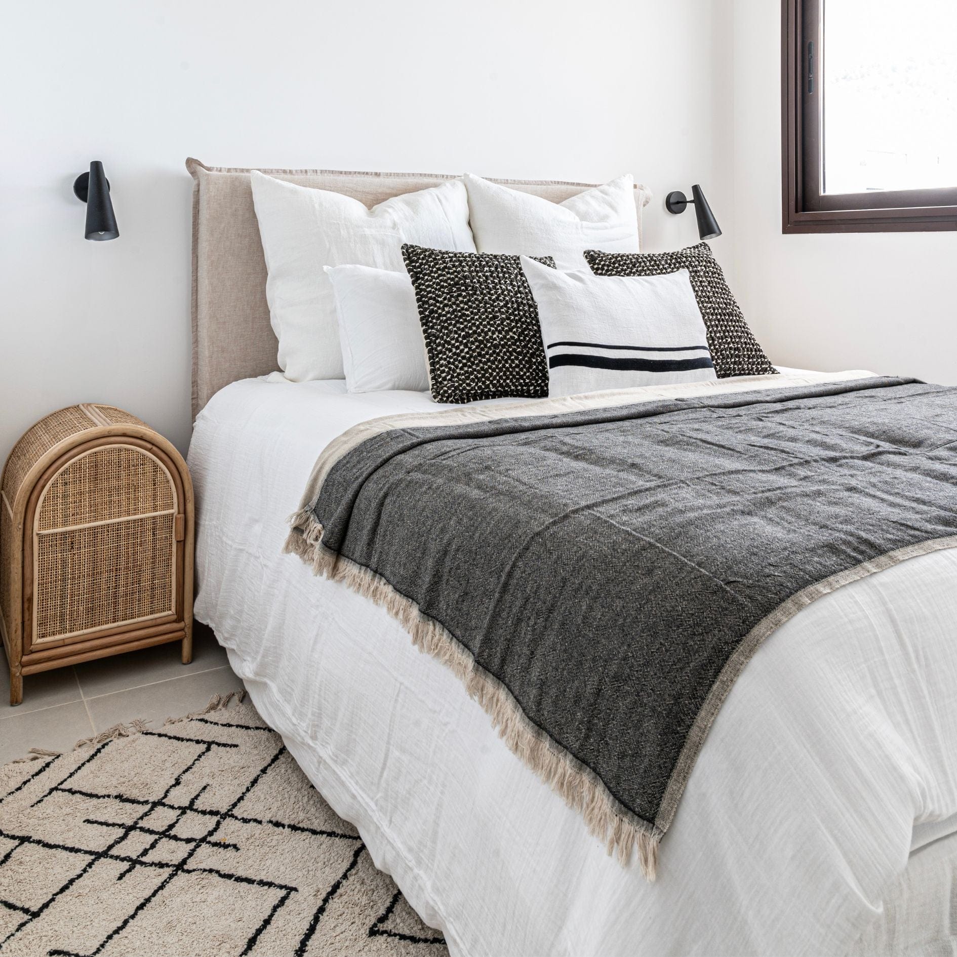 Arias Linen Cushion Cover | White/Black 40x60cm - Image 2