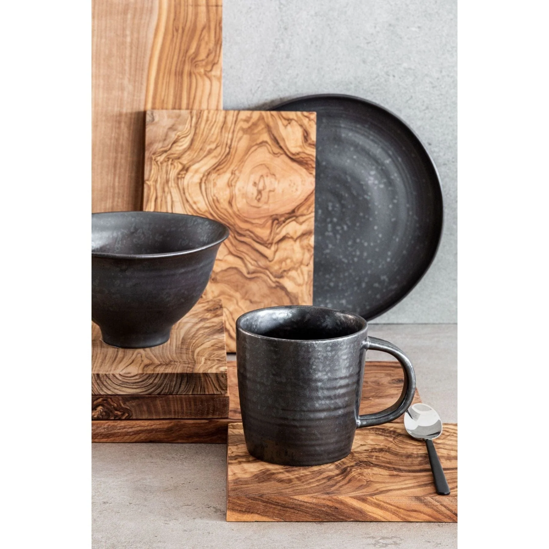Pion Stoneware Lunch Plate | Black 21.5x3cm - Image 3