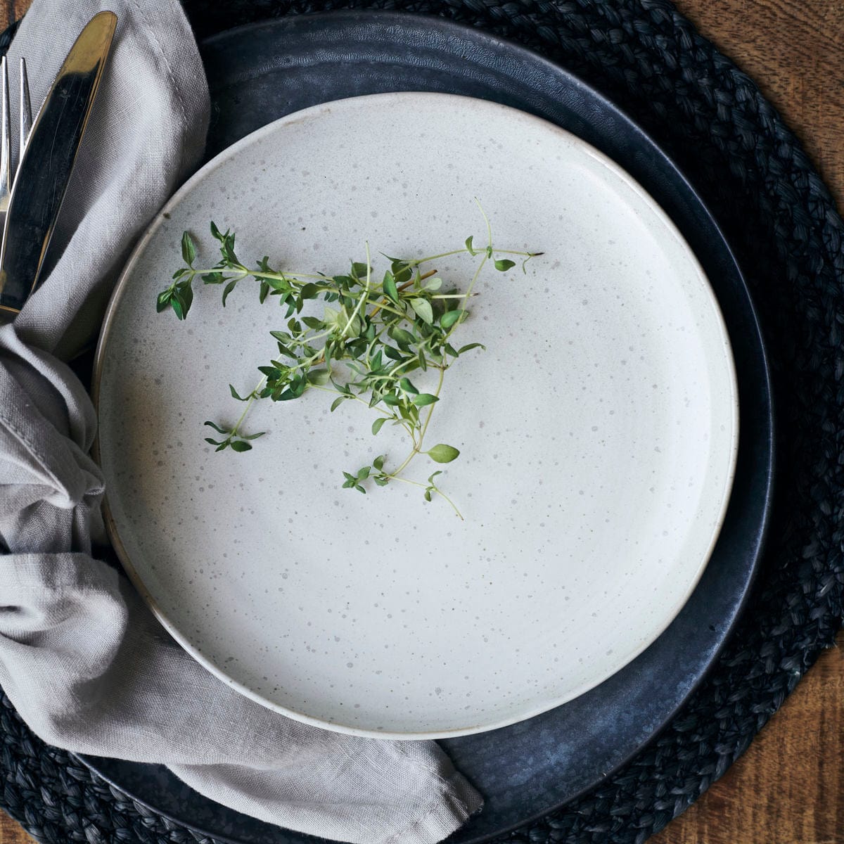 Pion Stoneware Lunch Plate | White/Grey 21.5x3cm - Image 3
